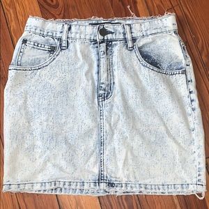 Neon blonde distressed jean skirt 😡